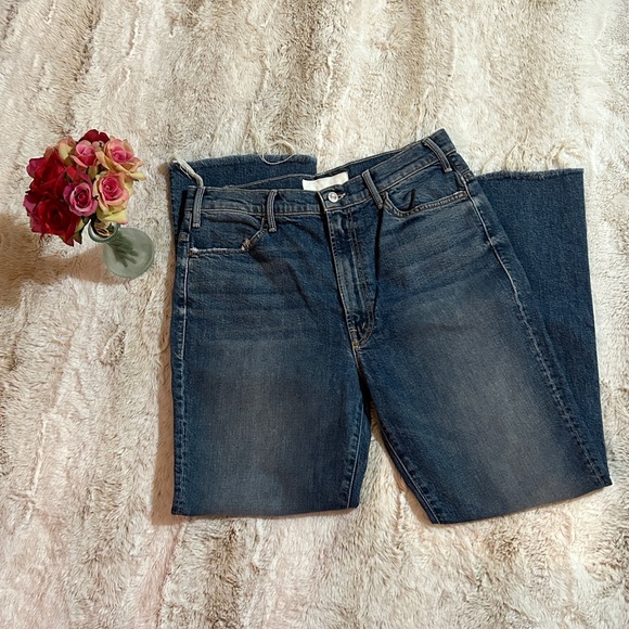 🔥MOTHER Denim The Hustler Ankle Fray Jeans in We All Scream🔥 - Picture 2 of 8